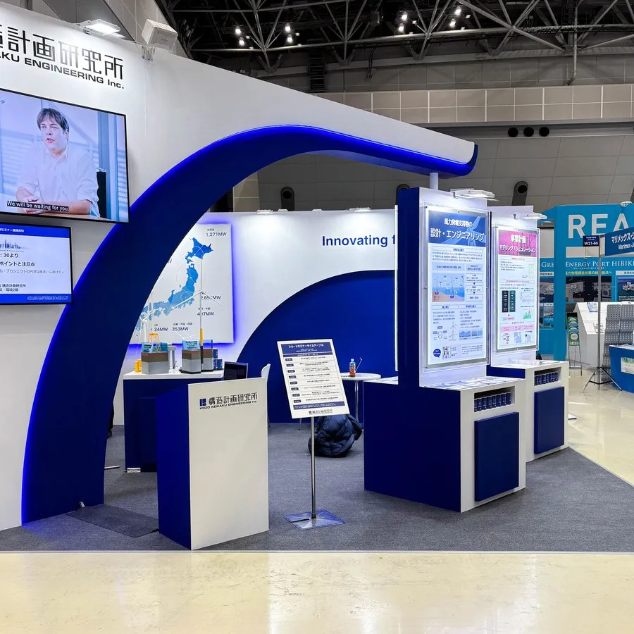 この度手掛けた展示会ブースは、印象的なデザインが目を引きます...